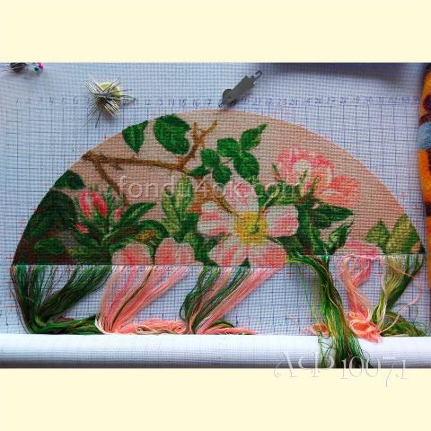 Вышивка  - ткань: Сетка гобеленовая 25 ct, , техника: петит/полукрест <br>Автор вышивки: Jolanta Gaidienė (notera)