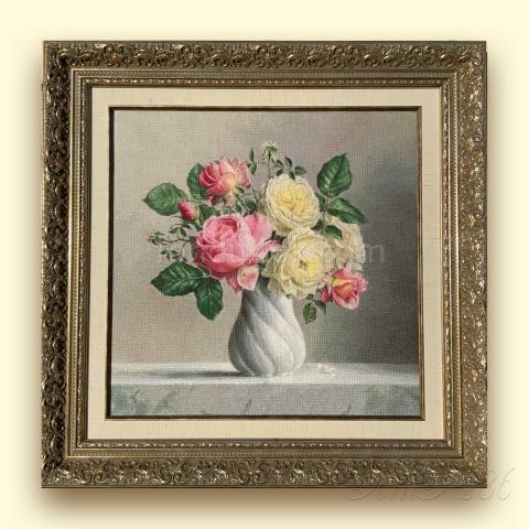 Оформленная вышивка  - ткань: Страмин 24 ct, техника: петит-полукрест <br>Автор вышивки: Елена Неськина