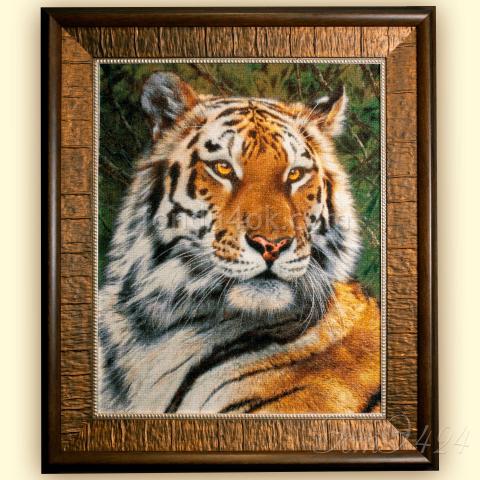 Вышивка в оформлении - ткань: Конгресс Страмин 24 ct, техника: петит/полукрест <br>Автор вышивки: Резеда Сабитова